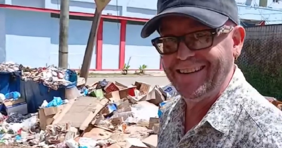 Signatures Are Being Collected in Havana, But It's to Clean Up the Trash, Says Rigoberto Ferrera