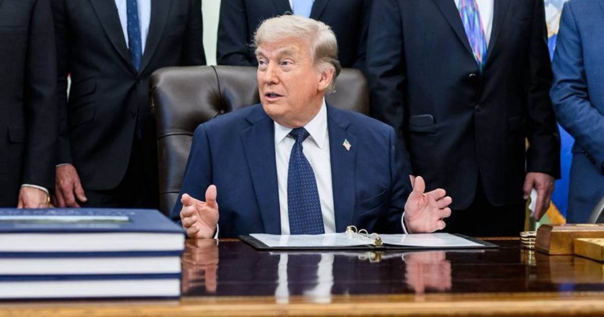 Trump Halts Envoys' Trip to Islamabad, Demands Direct Call from Iran