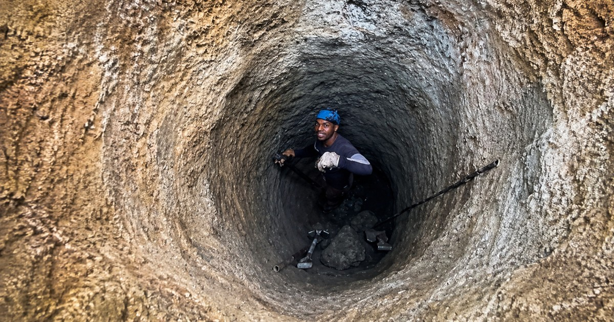 Young Cuban Digs His Own Well: "Yesterday It Gave Me Two Buckets of Water"