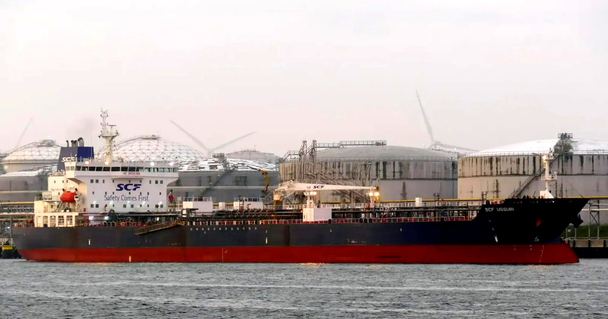 Russian Tanker Universal Raises Questions with Atlantic Course Change