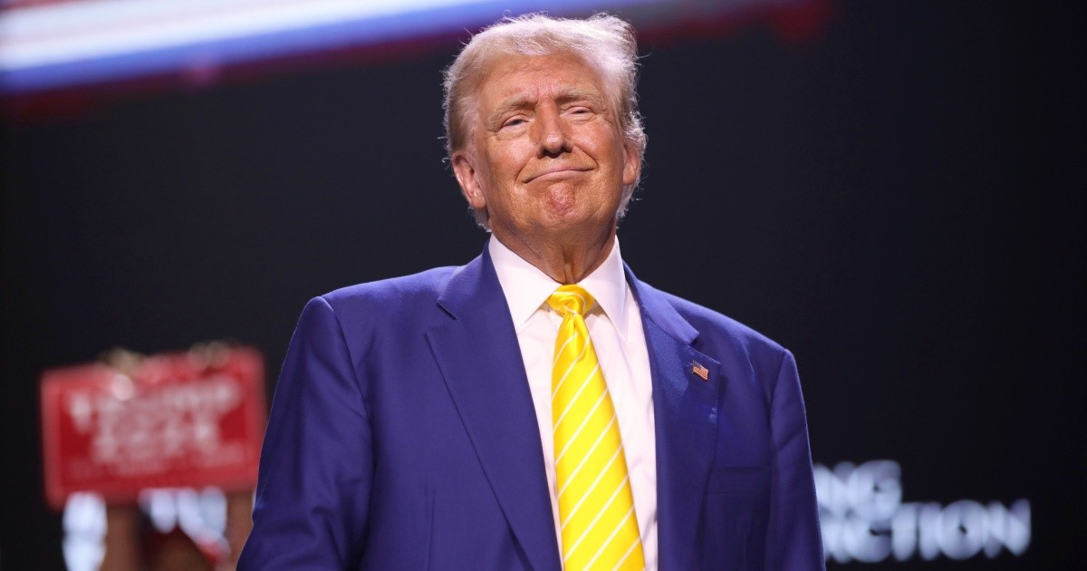 Golden Statue of Trump Installed at Florida Golf Club: A Striking Sculpture Unveiled