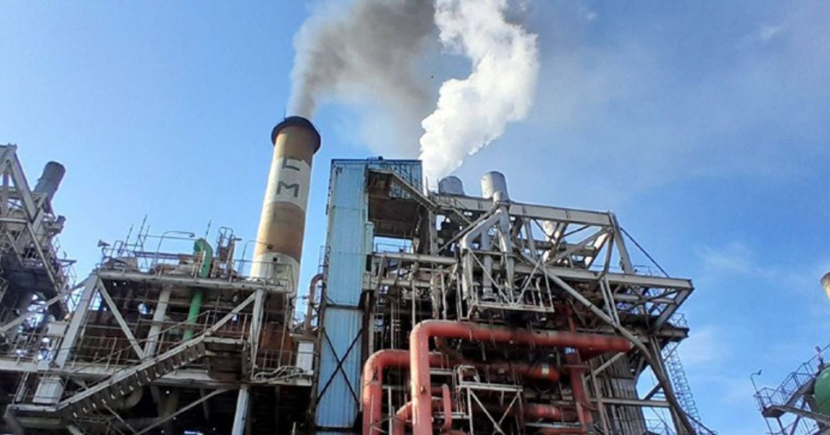 Replica of CTE Carlos Manuel de Céspedes Chimney to "Parade" on May Day