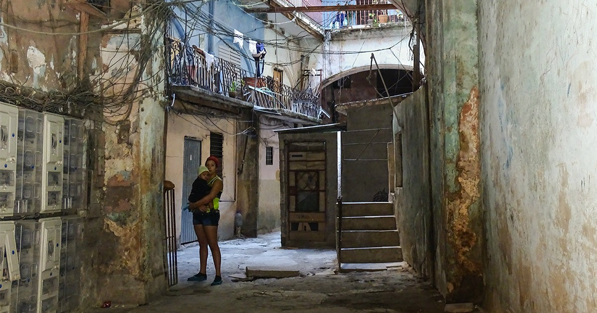 Cuban Architect Describes Havana as a "Bombed-Out City"