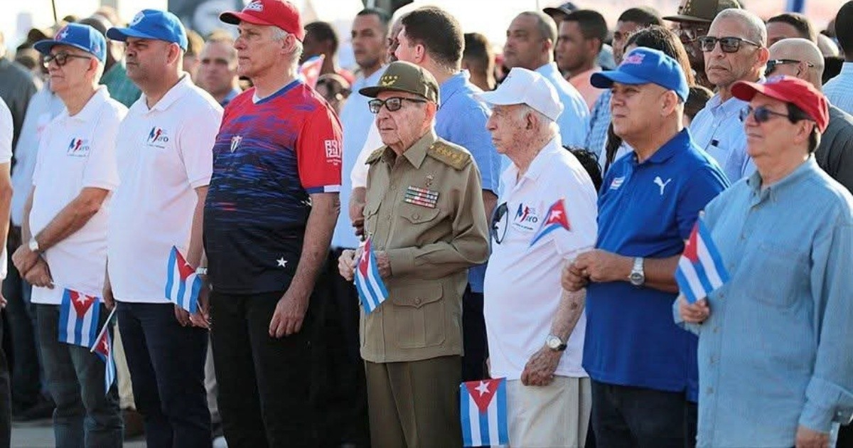 Raúl Castro Leads May Day Event Across from U.S. Embassy in Havana