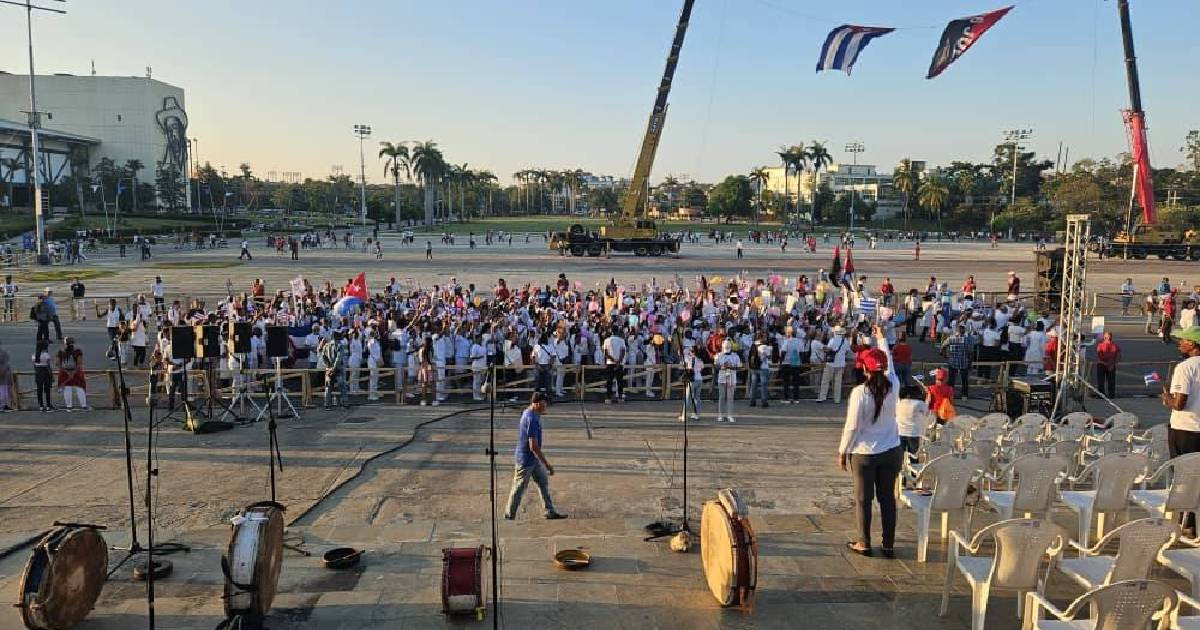 Cuban Living in Spain Calls Out Father for Celebrating May Day in Cuba While Relying on His Remittances