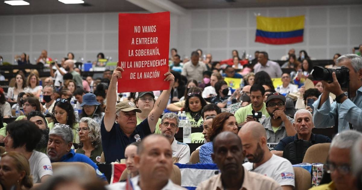 Trump's Threats Loom as Ideological Tourism Flourishes in Cuba