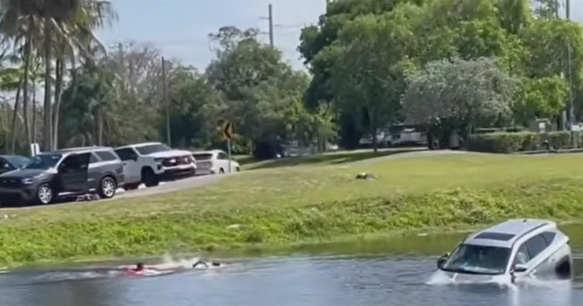 Elderly Woman Rescued After Car Plunges into Pompano Beach Canal