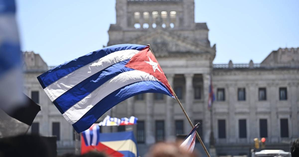 Uruguay's Ruling Party Defends Cuba, Criticizes Trump