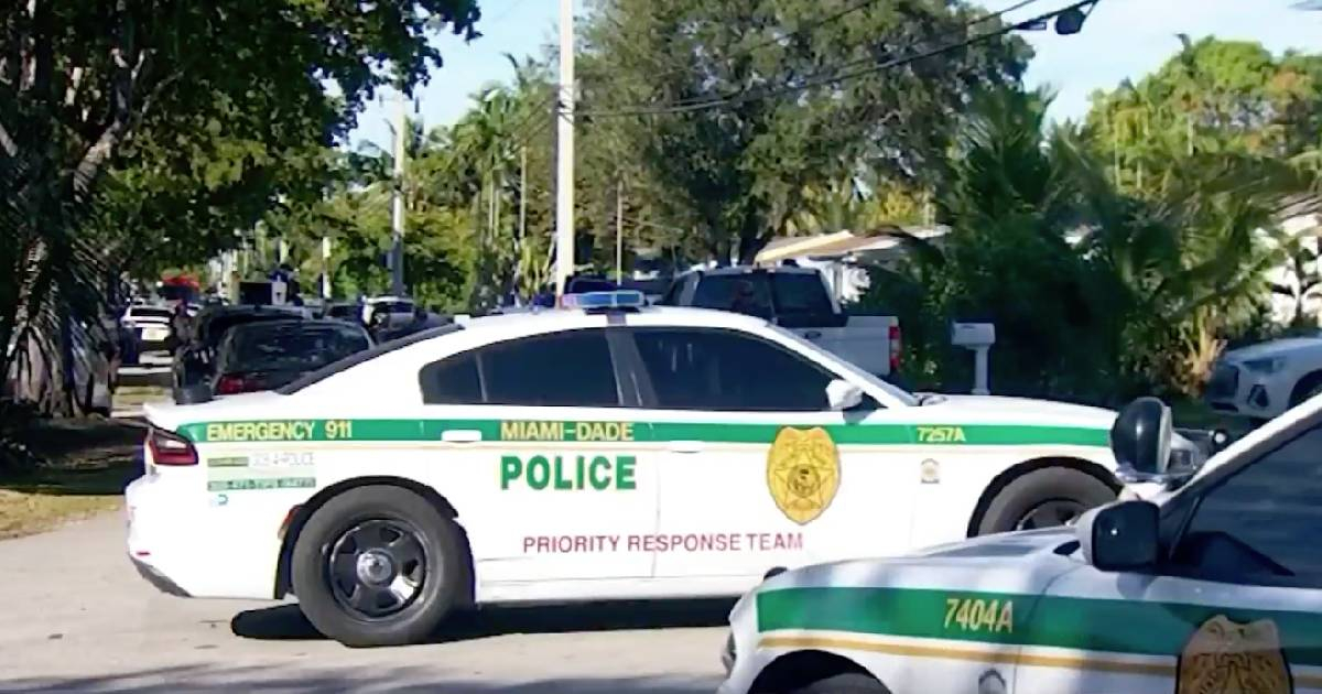 Policía en casa de individuo atrincherado © Captura de video/Telemundo 51