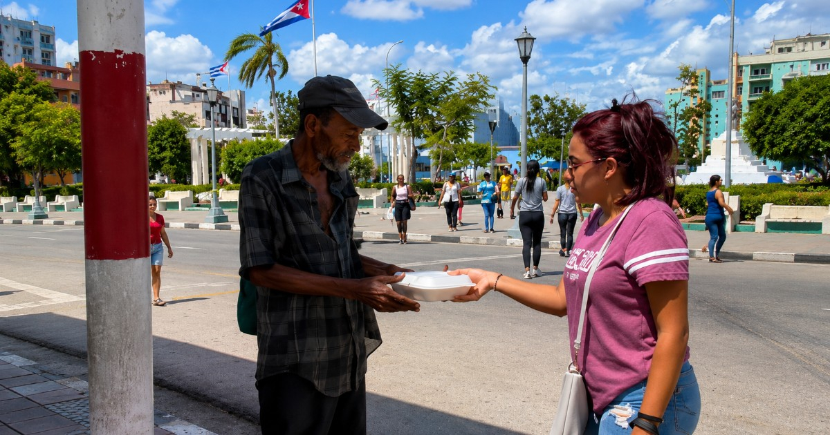 Young Cuban Women Serve Nutritious Meals to Vulnerable People in Santiago de Cuba