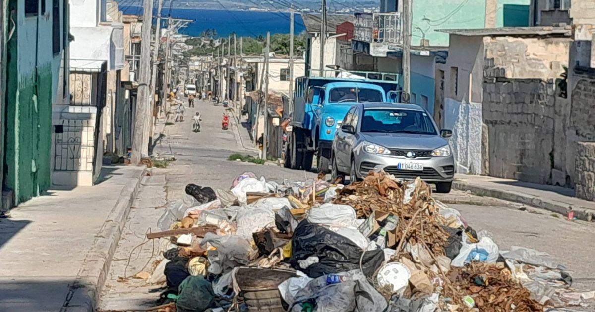 Cuban Streets Plagued by Waste: Journalist Highlights Unprecedented Neglect