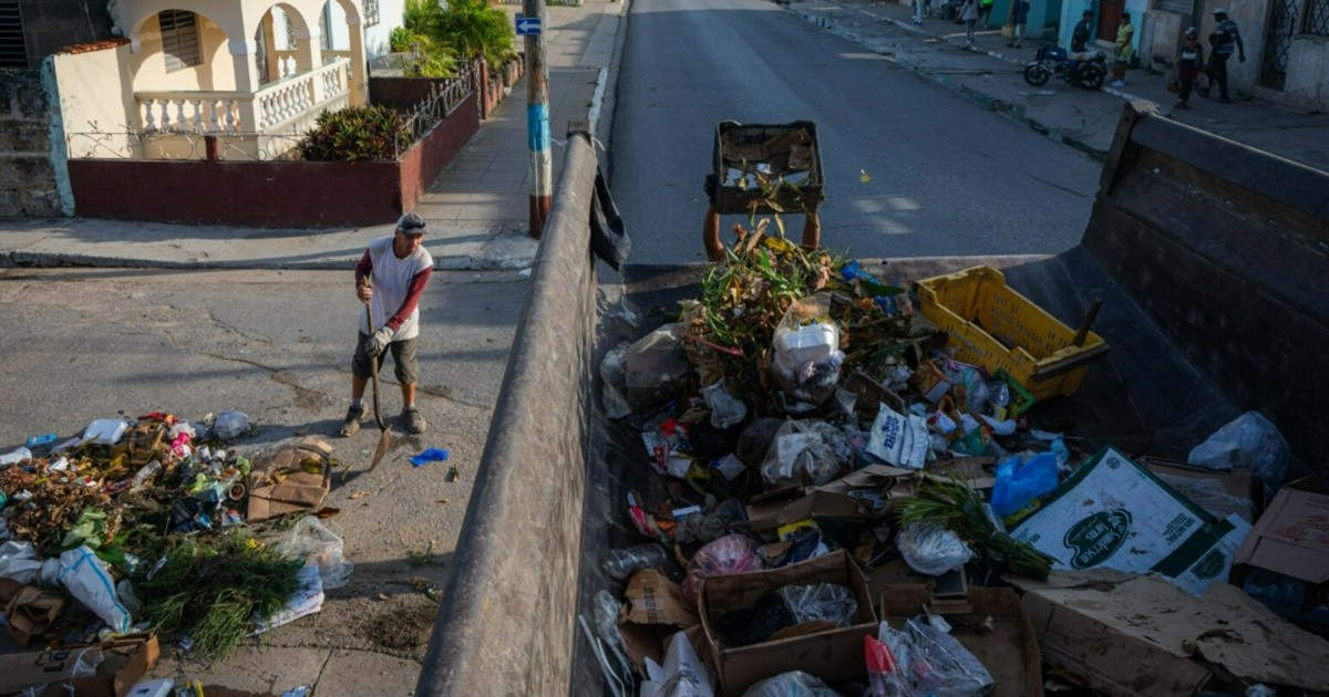 Overflowing Dump Sites and Toxic Fires in Matanzas: Residents Struggle Amid Garbage Collection Crisis