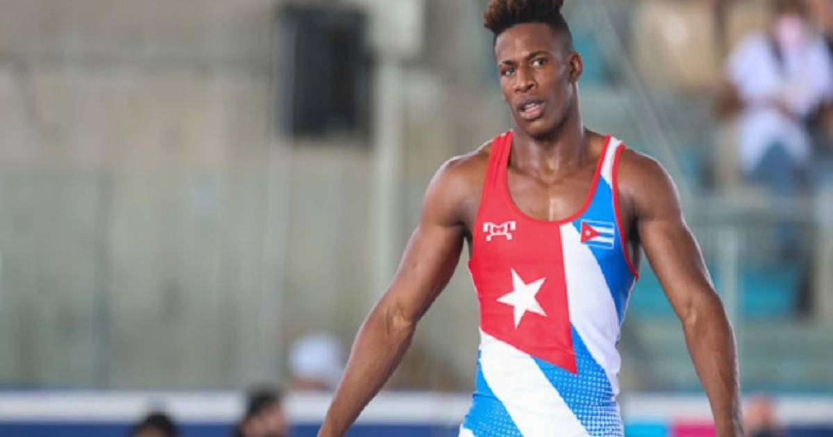 Cuban Wrestler Garzón Clinches Gold at Wrestling Championship