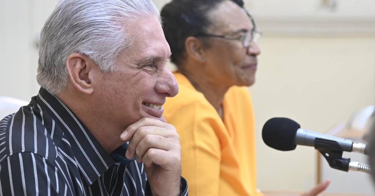 Cuban Leader's Mother's Day Greeting Highlights Military Officer Instead of Everyday Mom