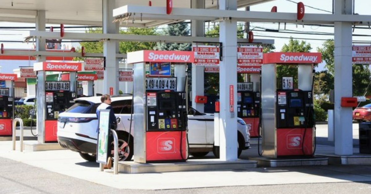 U.S. Considers Temporarily Halting Gas Tax Amid Price Surge