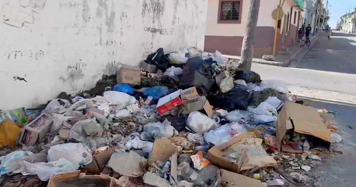 Journalist Highlights Garbage Pile Near Matanzas Pediatric Hospital