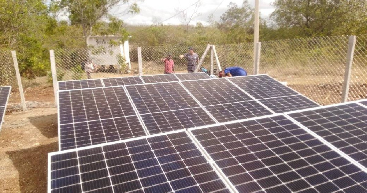 Solar Panels Stolen in Holguín After Security Guard Assaulted and Tied Up