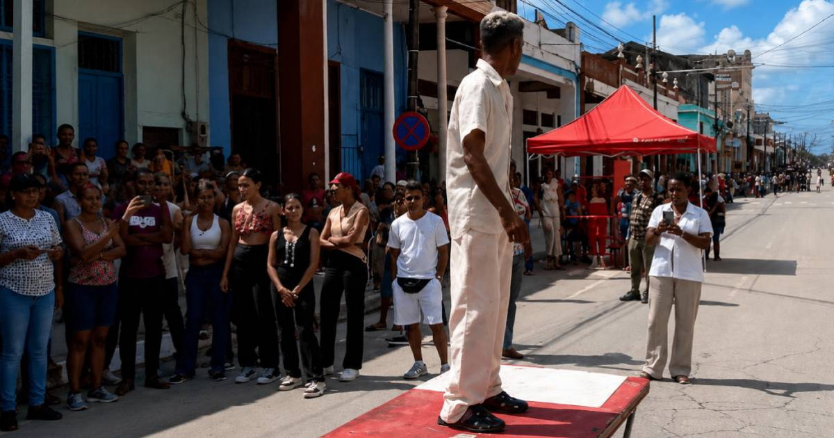 Fashion Show in Guantánamo: A Striking Contrast Between Hope and Hardship