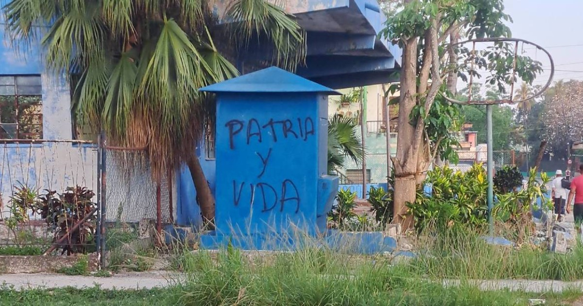 Graffiti Messages Criticizing Díaz-Canel Appear in Arroyo Naranjo
