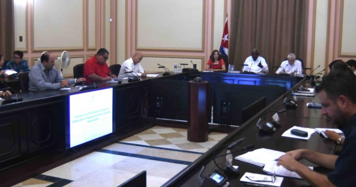 Cuban Government Pushes New Economic Plan Amid Widespread Hunger and Blackouts