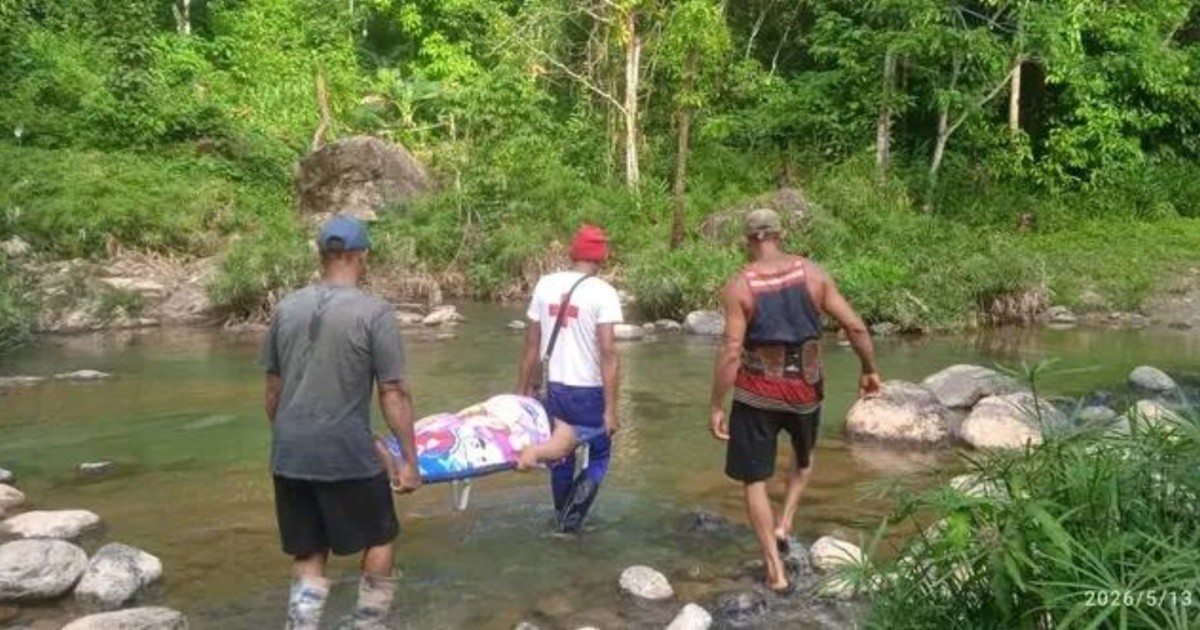 Mother and Daughter Rescued Across River in Imías: A Community Effort