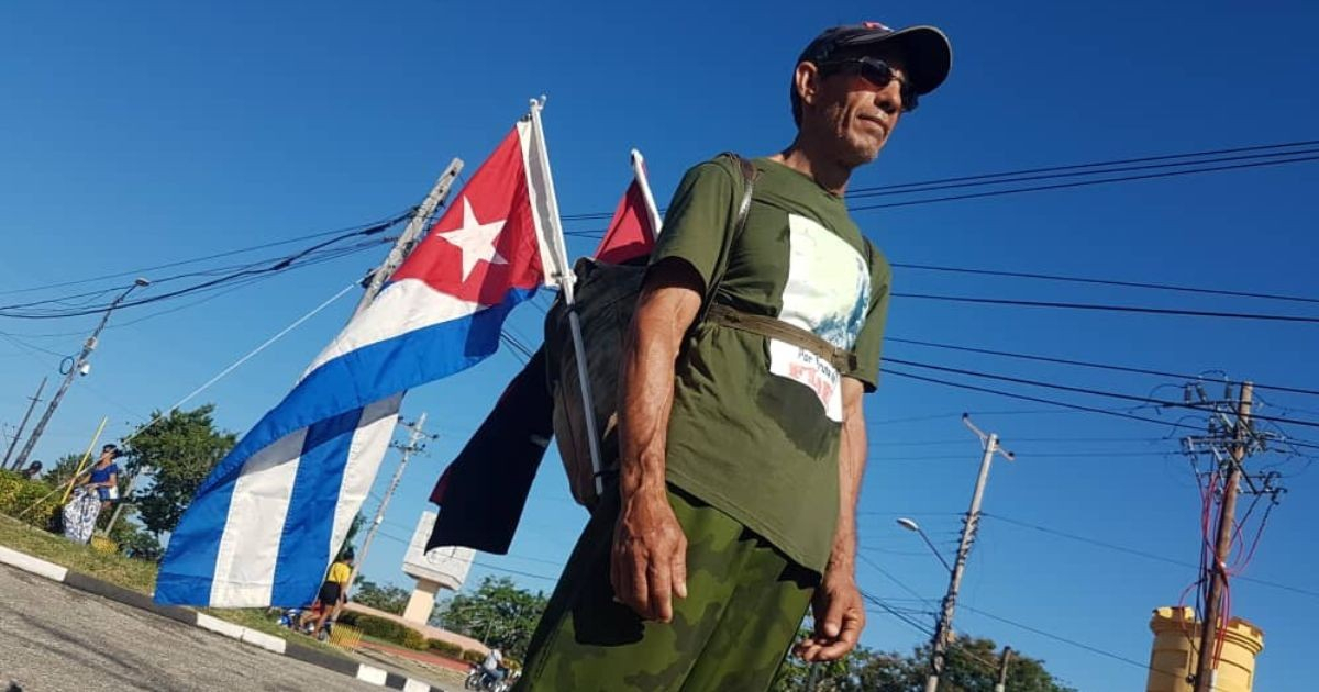 Former Fidel Castro Bodyguard Walks from Santiago de Cuba to Havana, Fueled by "Solar Power"
