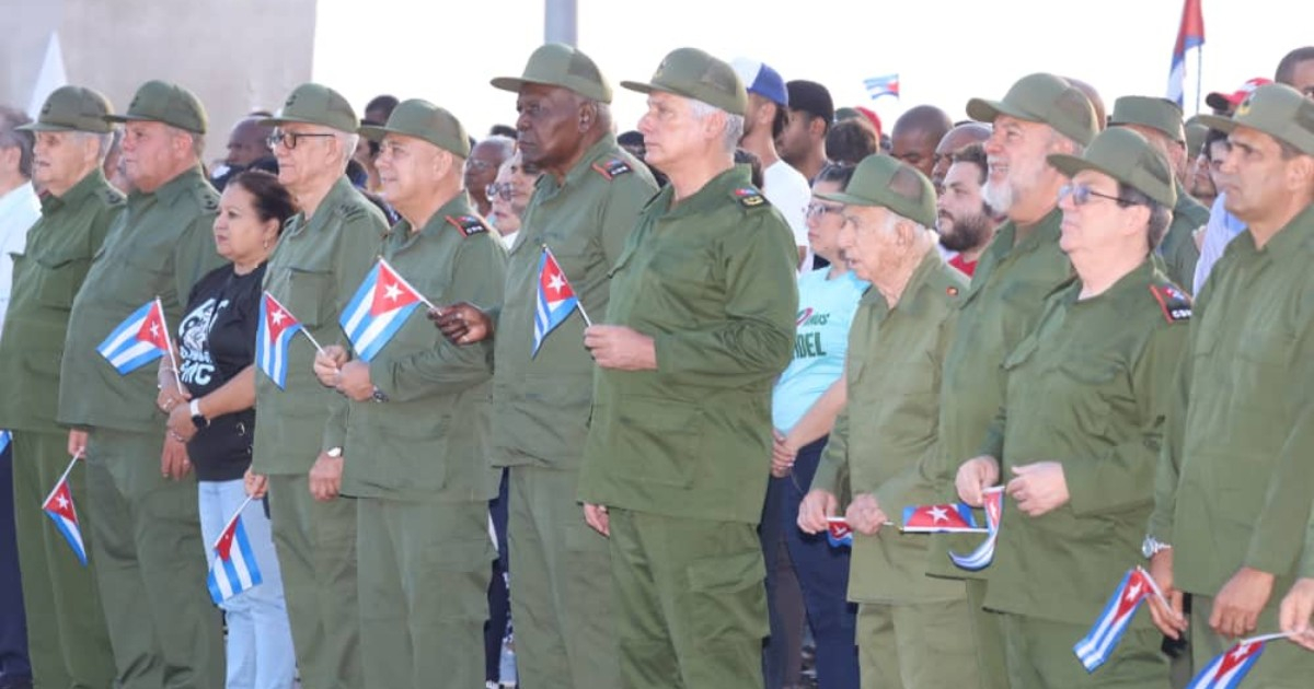 Díaz-Canel's Silence at Rally for Raúl Castro Raises Eyebrows
