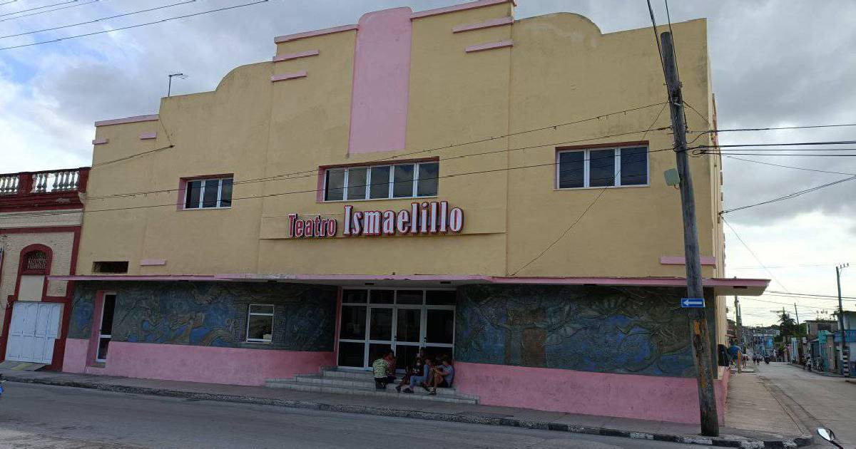 Partial Collapse of Ismaelillo Theater Roof in Holguín Highlights Cultural Decay