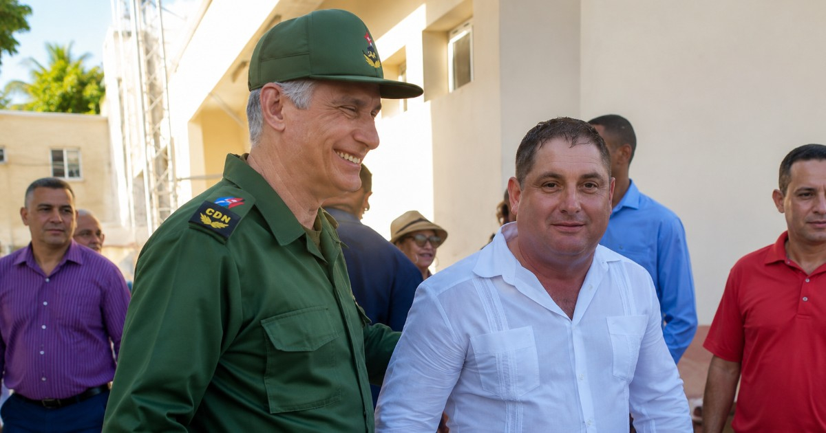 A Cuban Poet's Verse Draws Parallels Between Díaz-Canel and Fidel Castro: Is He a Guided Leader?