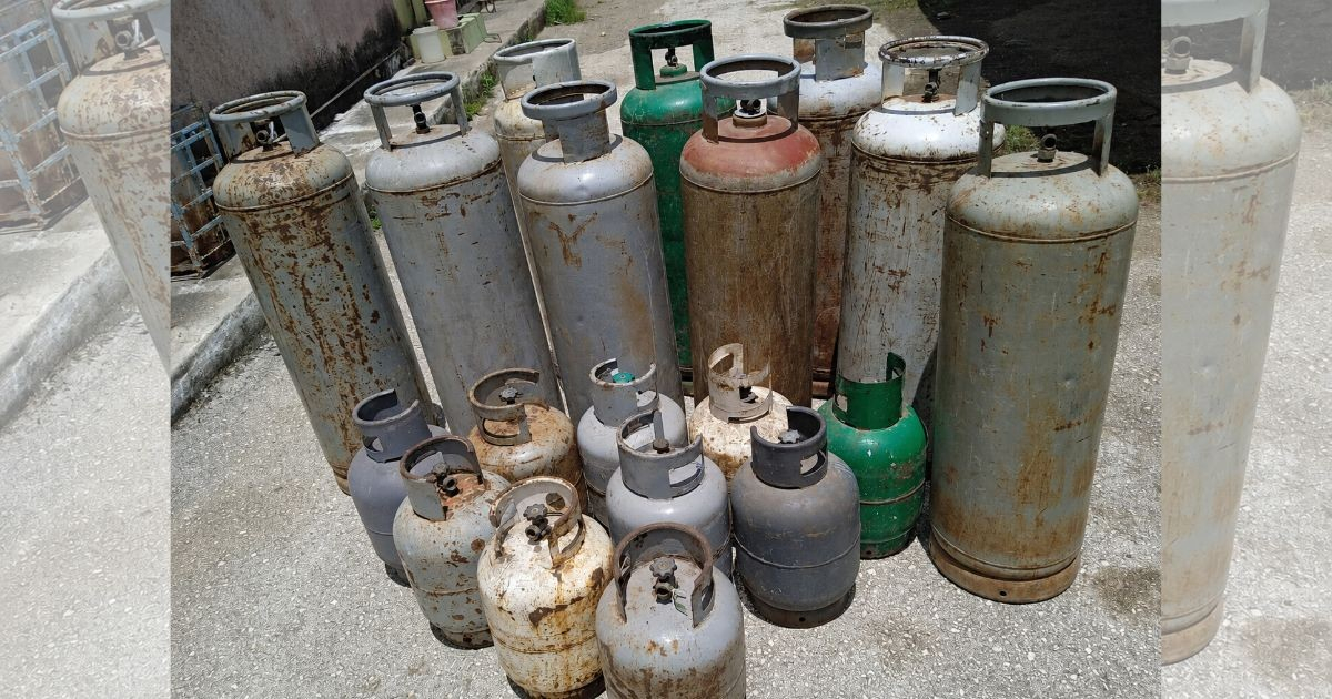 Policía ocupa 25 cilindros de gas durante registro en vivienda de Placetas © Facebook/Fuerza Pueblo
