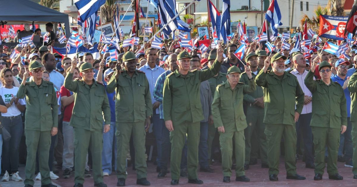 Miguel Díaz-Canel y otras figuras del gobierno cubano © Facebook / Miguel Díaz-Canel Bermúdez