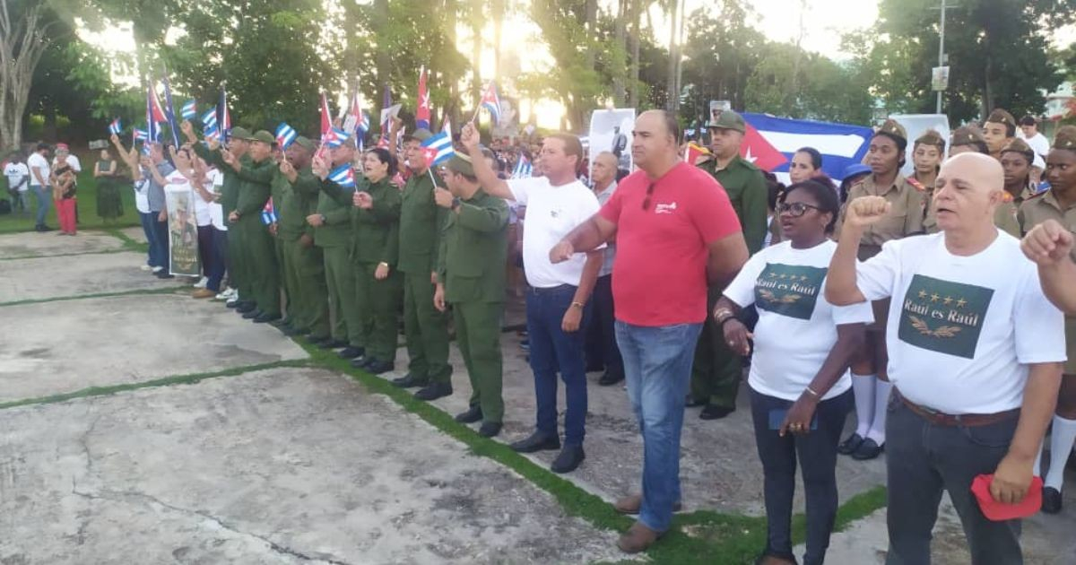 Artemisa en tribuna abierta para apoyar a Raúl Castro © el artemiseño / Otoniel Márquez Beltrán