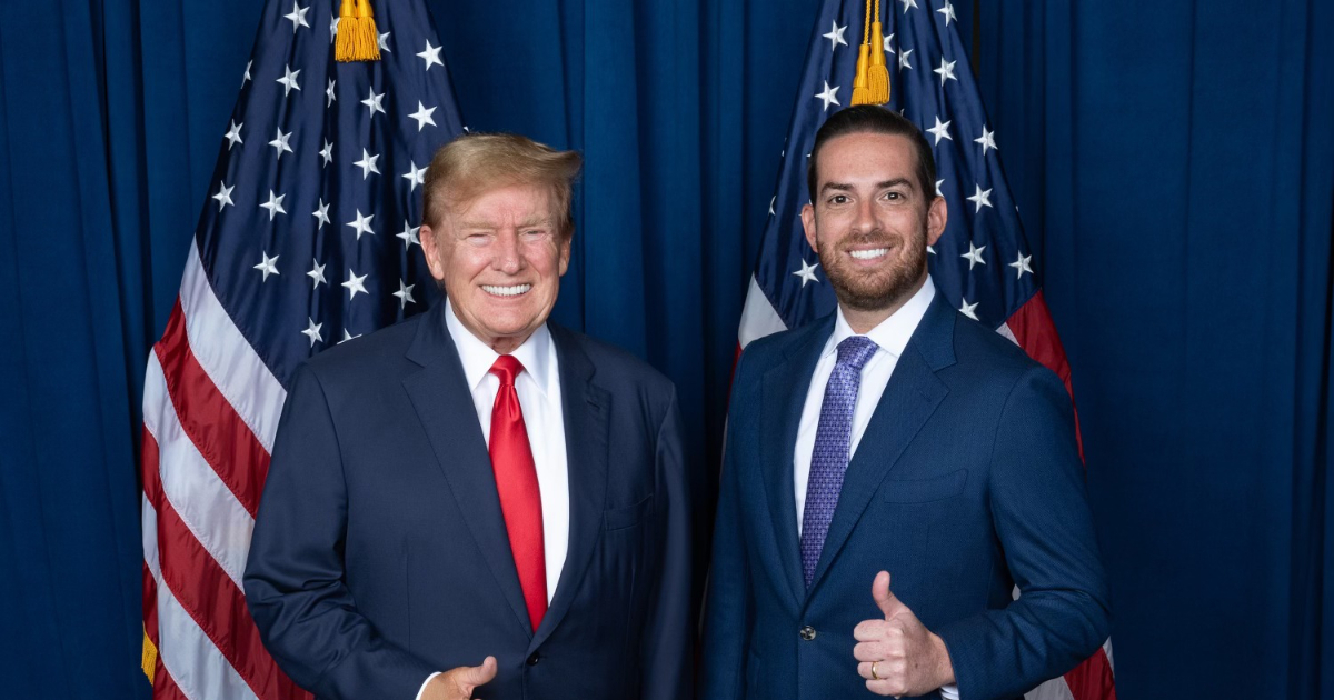 Cubanoamericano Daniel Perez junto a Donald Trump ( Imagen de referencia) © Facebook / Daniel Perez