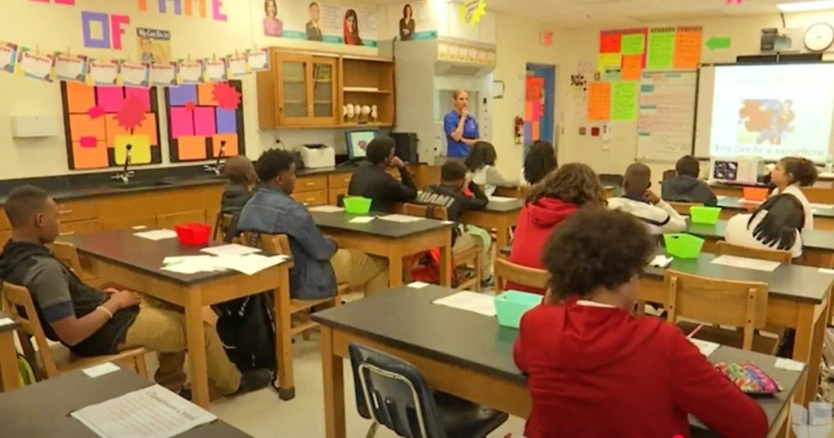 Aula en escuela de Florida (imagen de referencia) © Captura de video de YouTube / Univisión Noticias