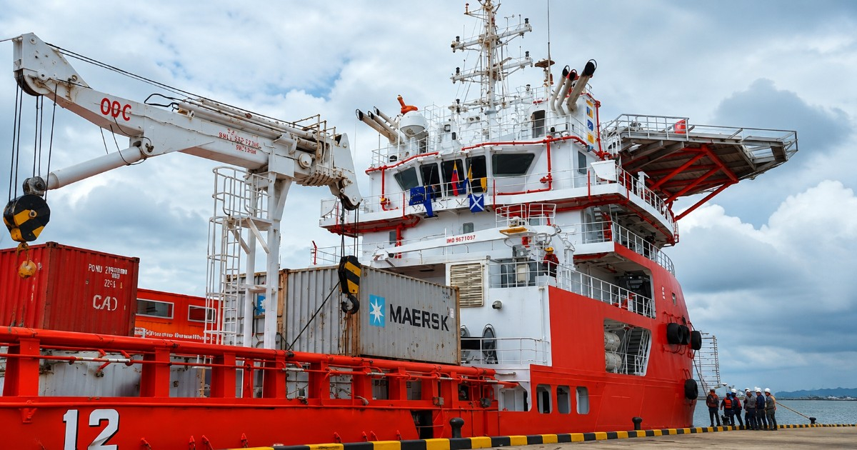 Barco con ayuda humanitaria para Cuba © APC Colombia en X