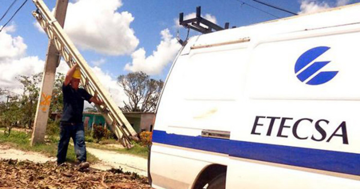 Etecsa's Inability to Find a Ladder Leaves Camagüey in Limbo for Two Weeks