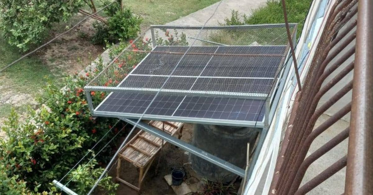 Cuban Innovator Introduces Solar Panel Protection: "Anti-Riot and Meteorite Shield"