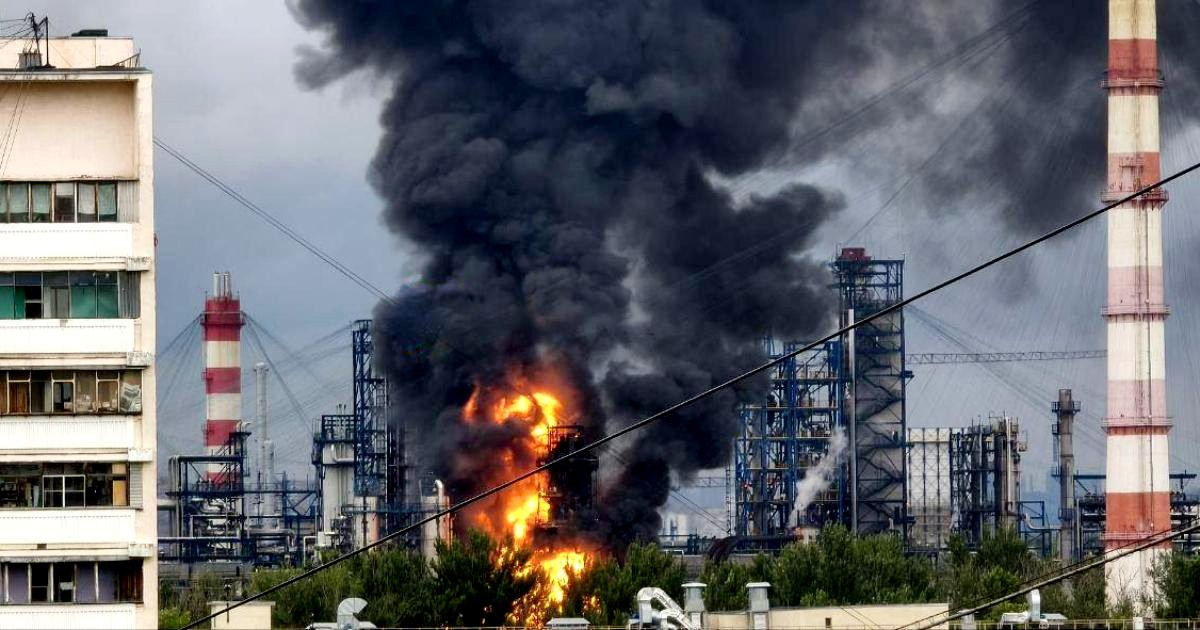 Ukraine Strikes Major Moscow Refinery in Response to Russian Bombardment