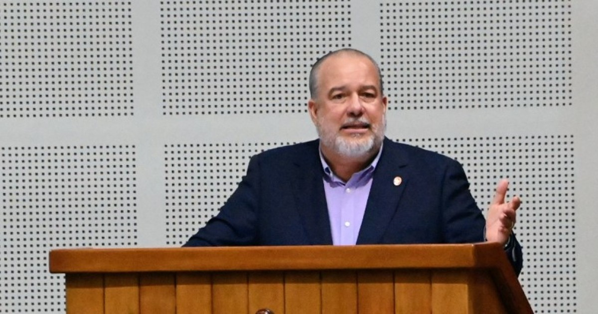 Marrero Acknowledges Mistakes but Blames U.S. Sanctions for Crisis