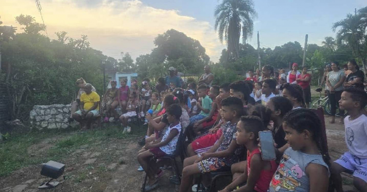 Cubans Demand More Than Three Hours of Power from Granma Leader