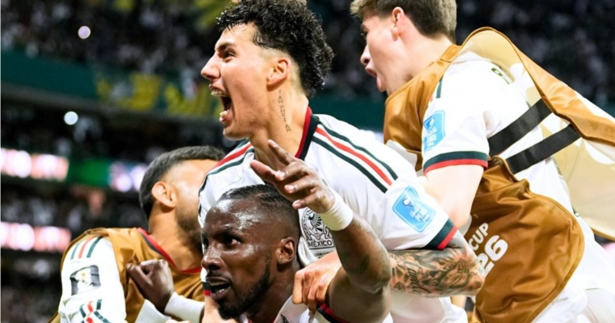 Mexico Dominates Czech Republic, Advances to Knockout Stage Undefeated