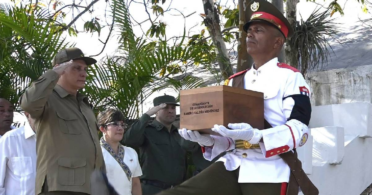 Ramiro Valdés Laid to Rest with Military Honors in Santa Clara