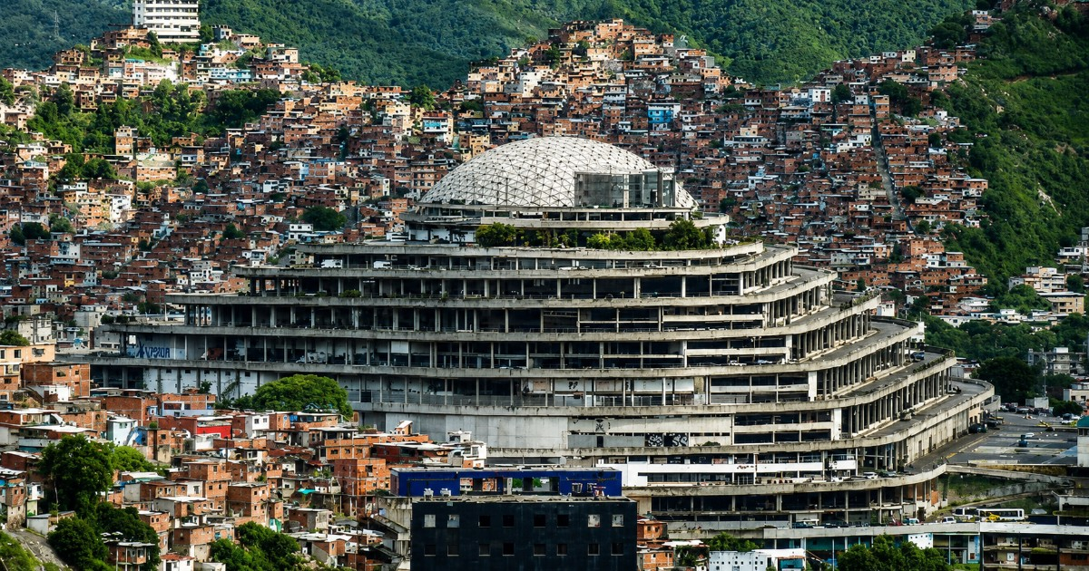 El Helicoide © Wikipedia / Mejorado con IA