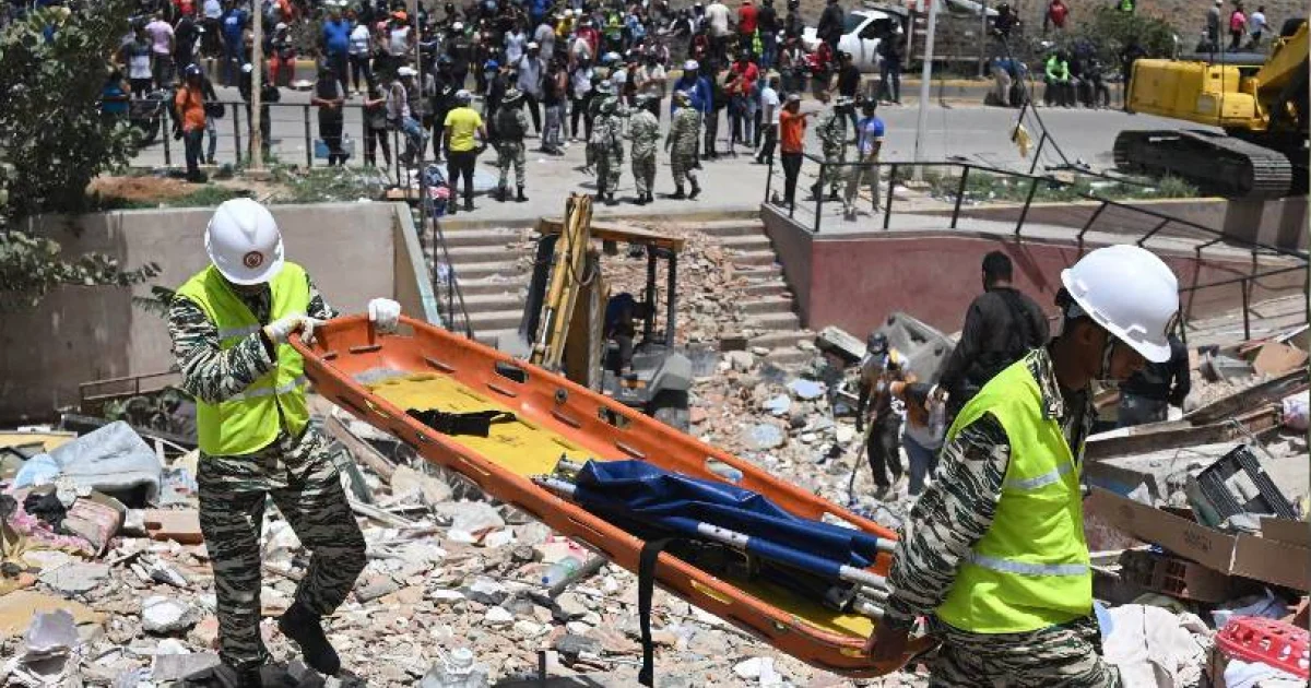 Venezuelans Desperately Search for Missing Loved Ones Amidst Rubble