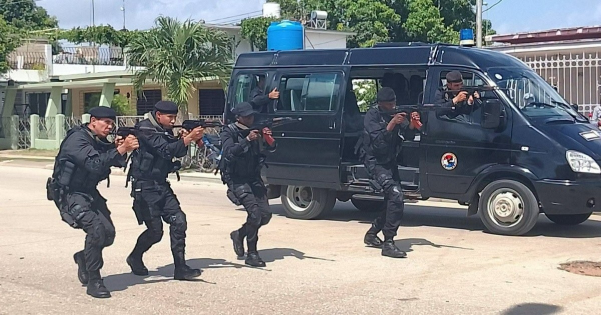 Show of Military Might in Morón: Regime's Intimidation Strategy on Defense Day