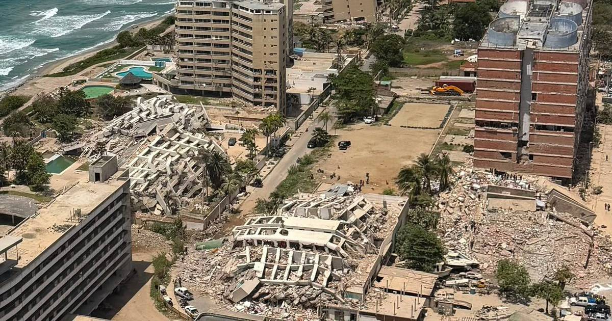 Southcom Conducts Aerial Surveys and Coordinates Rescue Operations in Venezuela