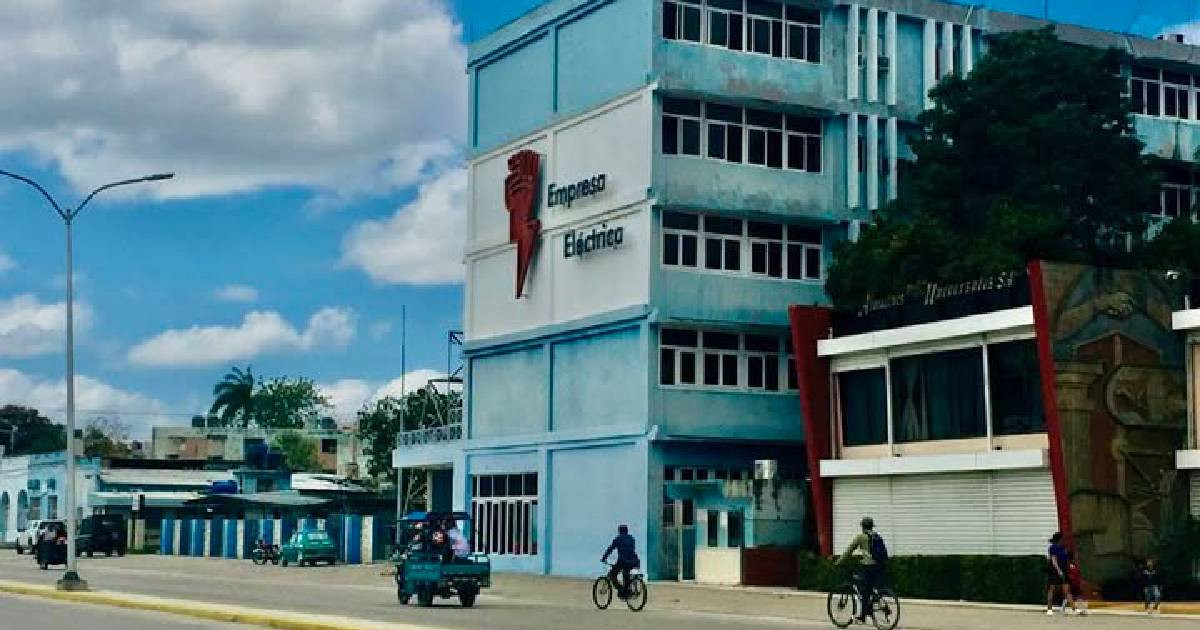 Holguín Endures Lengthy Blackouts as Power Company Urges Gradual Appliance Use Upon Restoration
