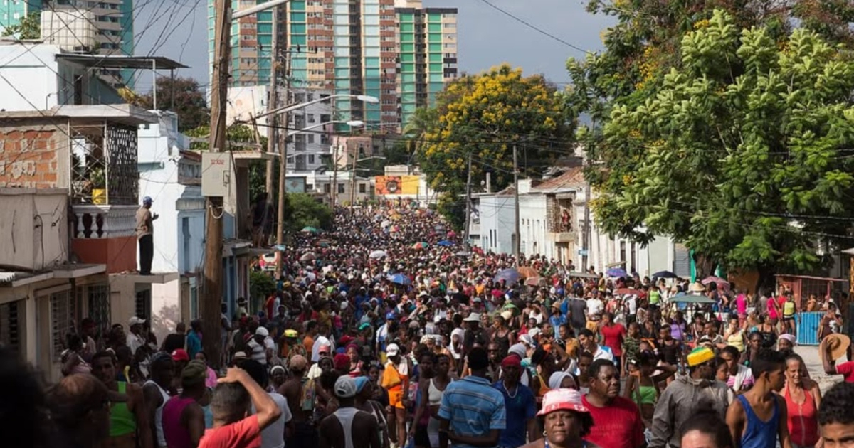 Santiago de Cuba Plans Conga Parade Amidst Controversy Over Past Cancellations
