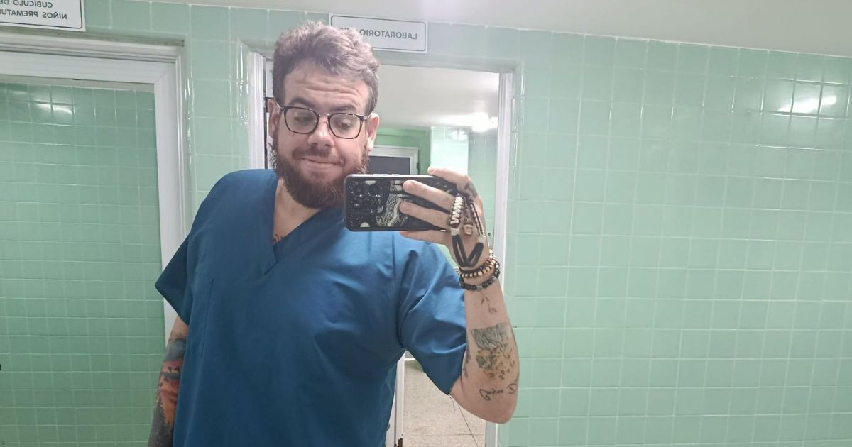 Cuban Doctor Continues Medical Practice Out of Sheer Stubbornness Amid Economic Pressures