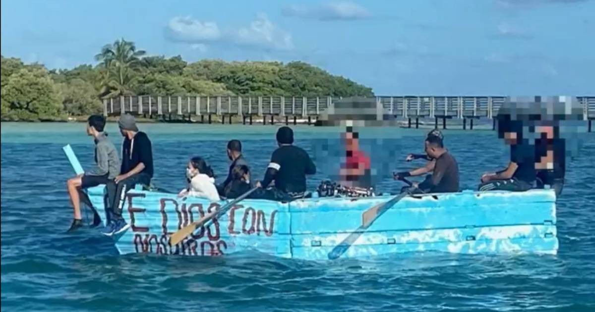 U.S. Warns Raft-Bound Migrants: "Freedom Is Worthless If You're Not Alive to Enjoy It"